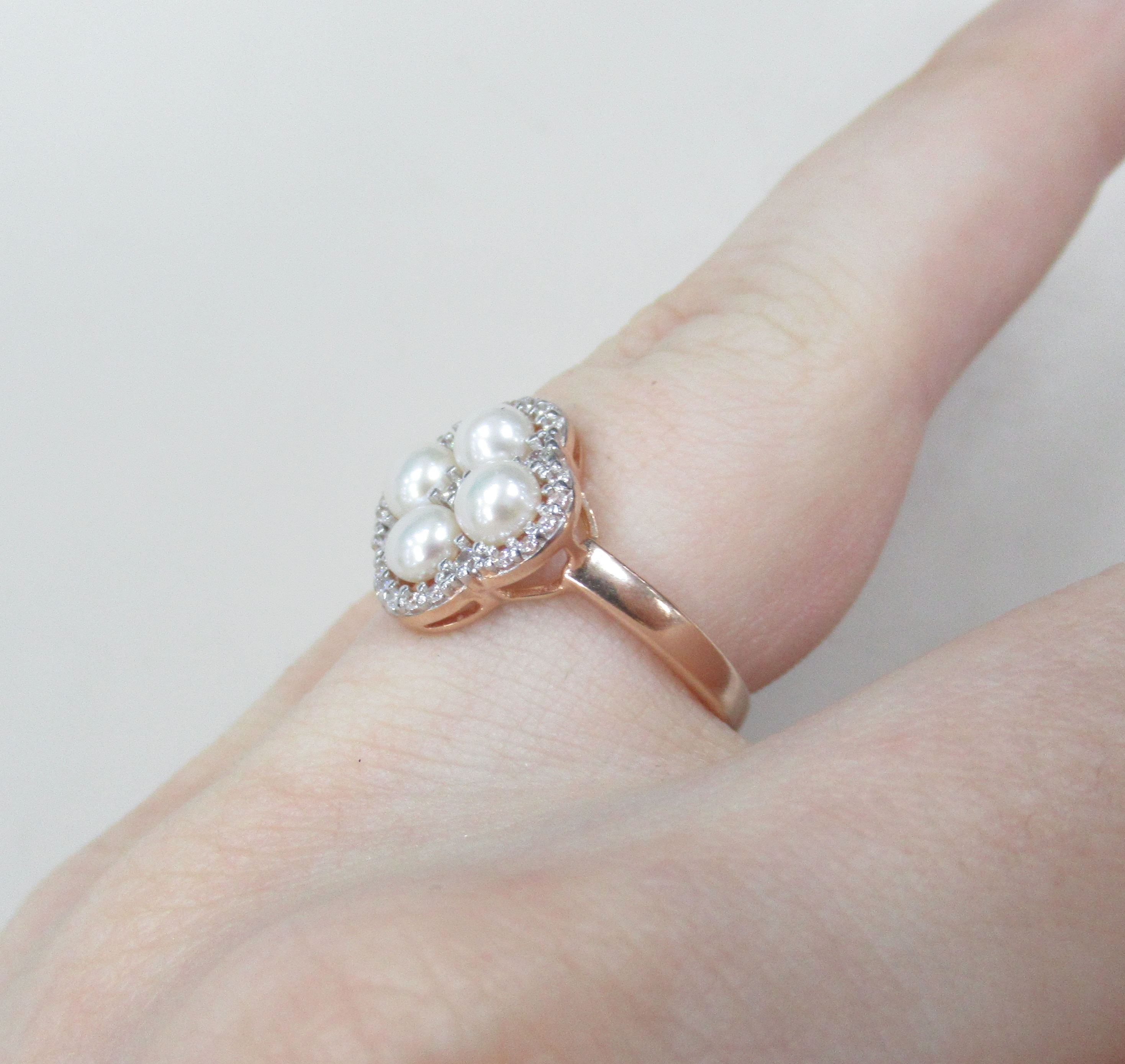 Серебряное кольцо с жемчугом "Клевер"